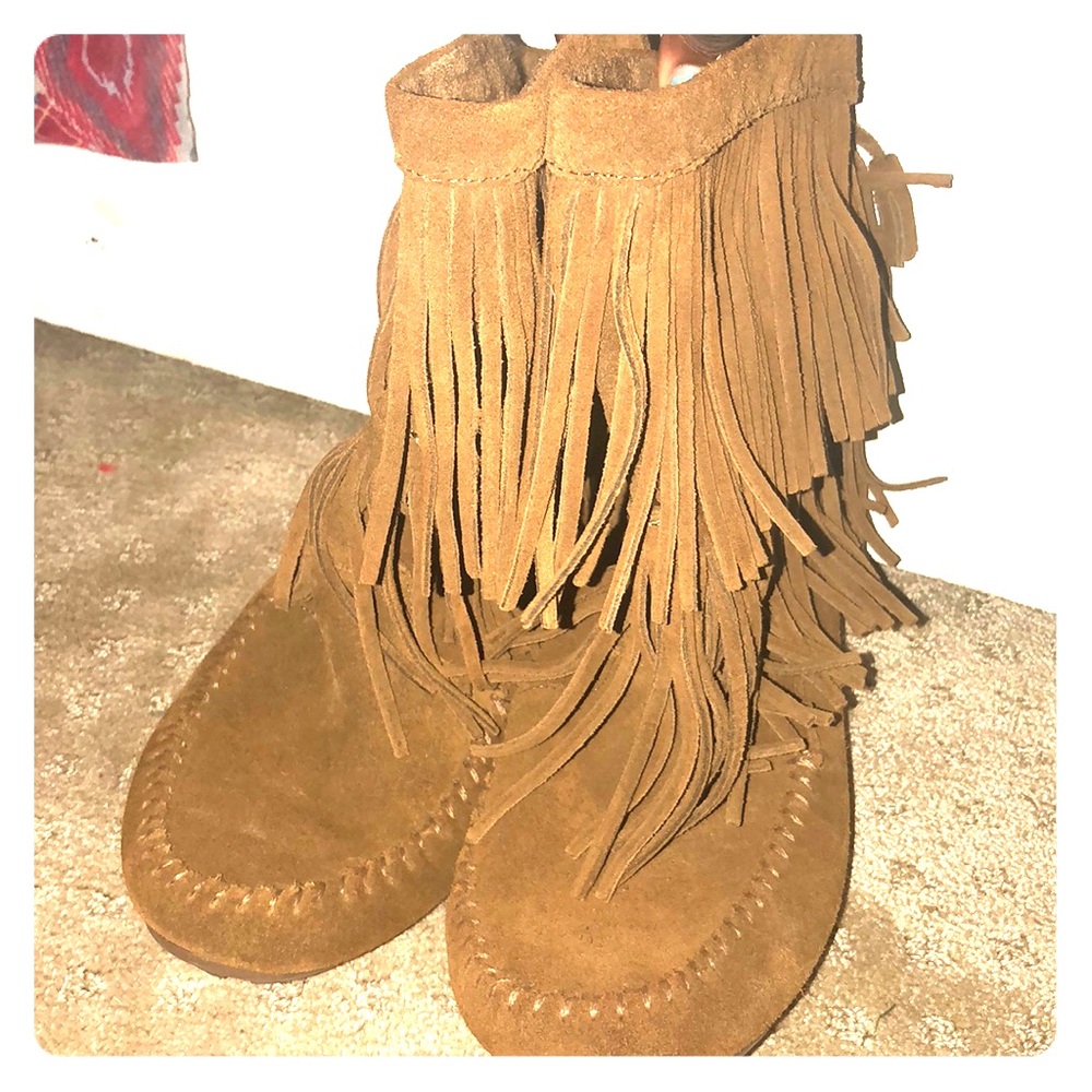 Brown boots with tassels